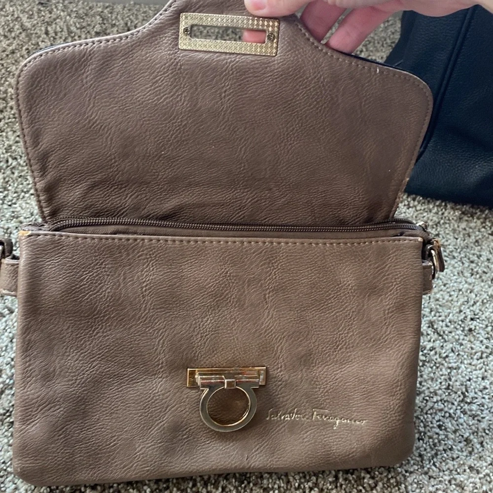 🤯BYE 🤯RARE AUTHENTIC  Salvatore Ferragamo Vintage Gancini Crossbody Bag